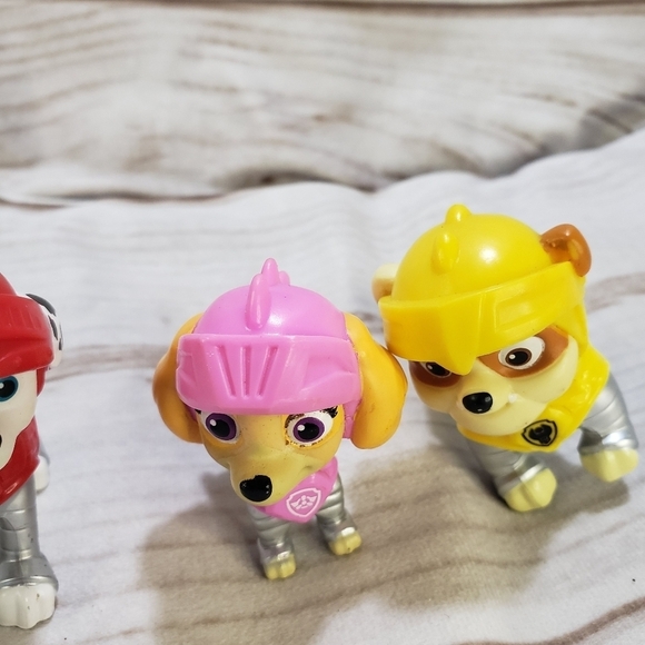 Paw Patrol Rescue Knights Pups Figure Lot Set Of 3 Marshall Skye Rubble 2.5 Inch - Picture 3 of 10